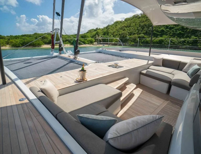 Lagoon 77 SYLENE – Front cockpit lounge