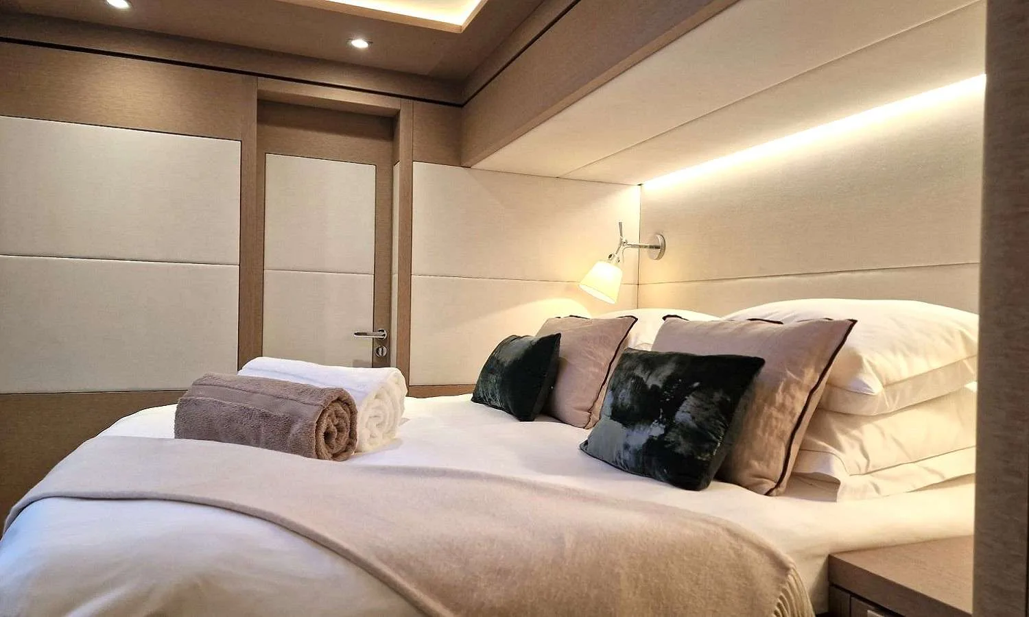 Lagoon 77 SYLENE – Guest double cabin