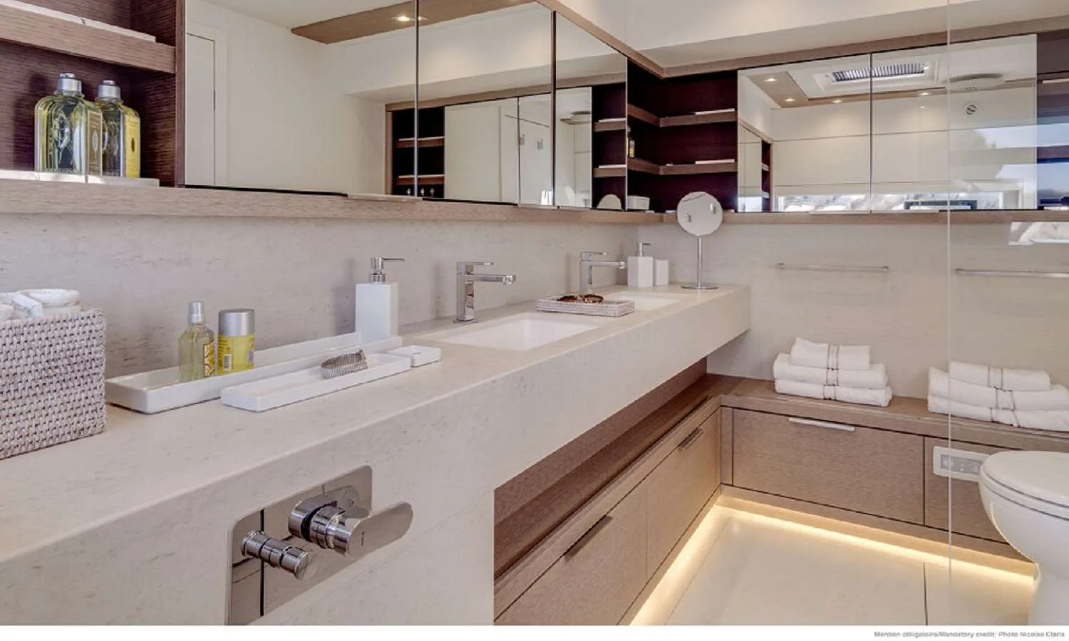 Lagoon 77 SYLENE – Guest bathroom