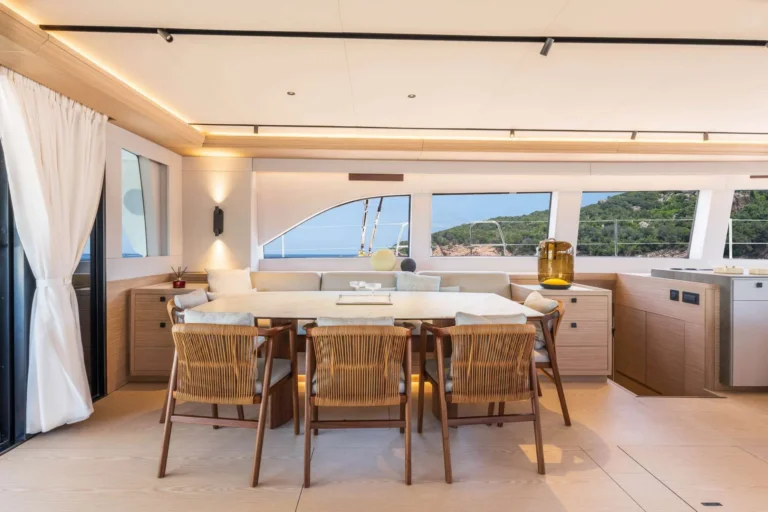 Lagoon Eighty 2 IMLADRIS – Saloon dining