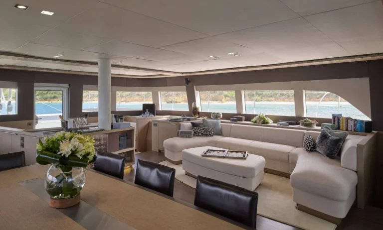 Lagoon Seventy 7 LA GATTA – Main saloon and dining