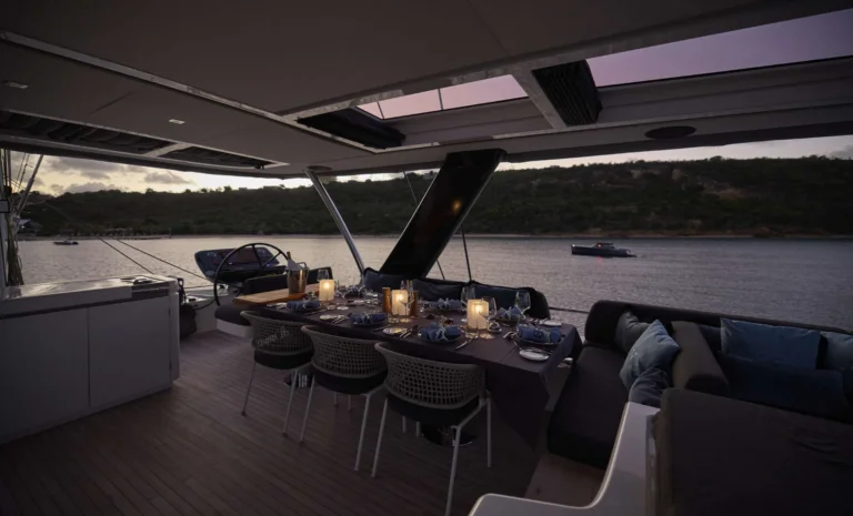 Lagoon Seventy 7 LA GATTA – Aft deck dining