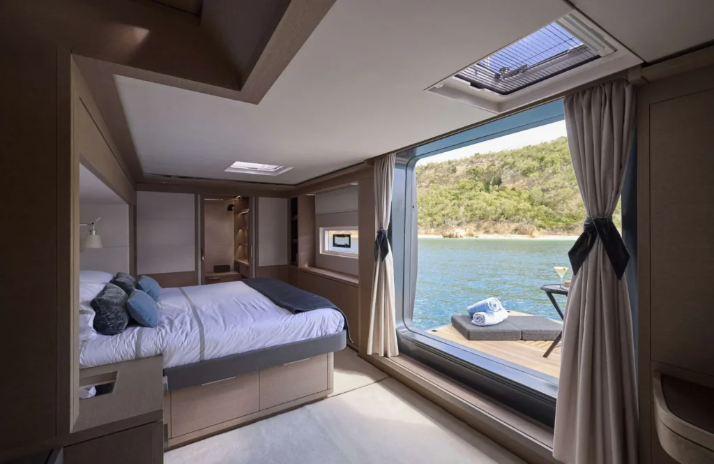Lagoon Seventy 7 LA GATTA – Master cabin with balcony