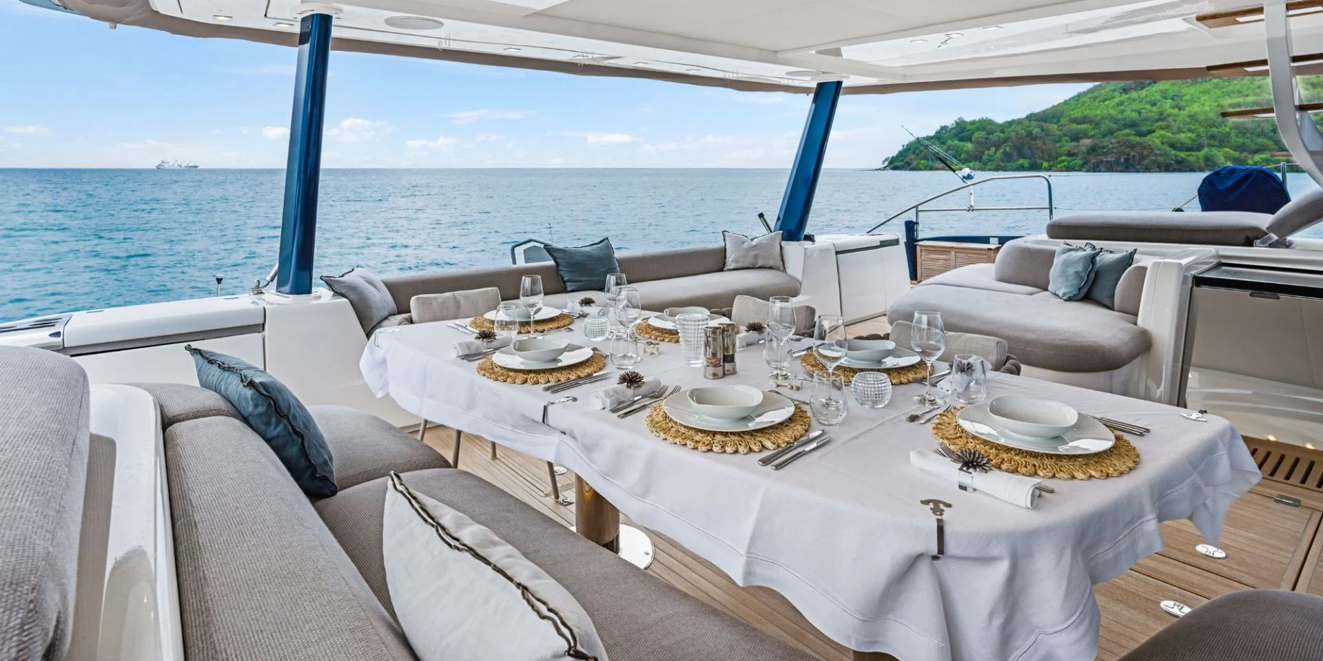 Lagoon Seventy 7 MANE ET NOCTE – flybridge