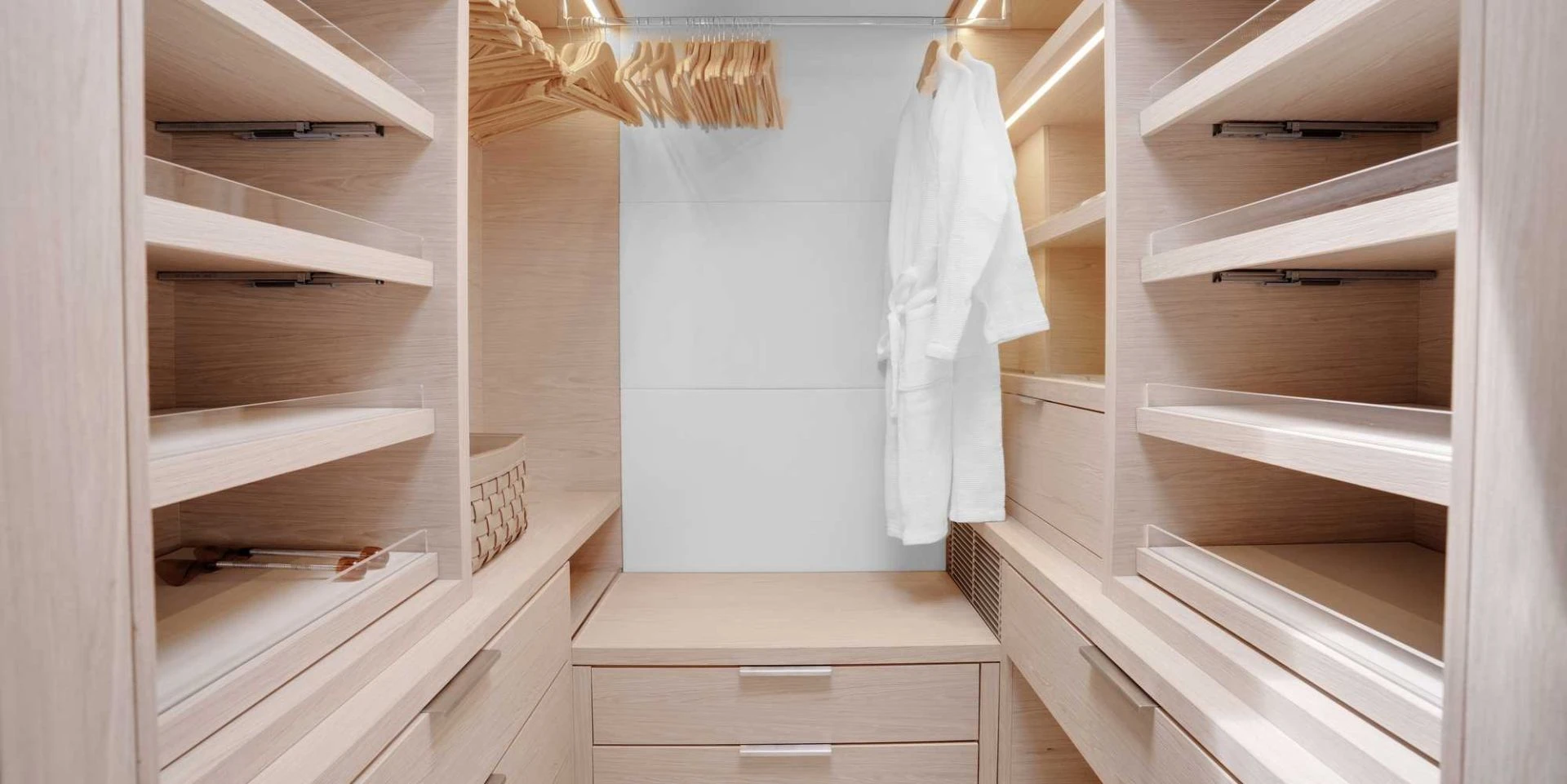 Lagoon Seventy 7 MANE ET NOCTE – master walk-in wardrobe
