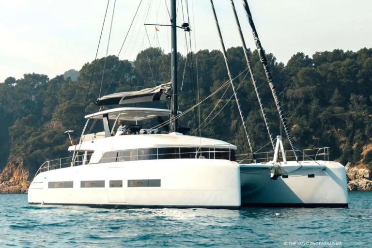 Lagoon Seventy 7 REVA NUI – at anchor