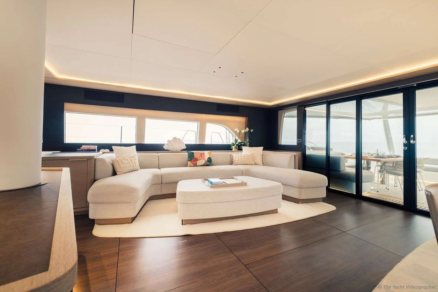 Lagoon Seventy 7 REVA NUI – saloon lounge