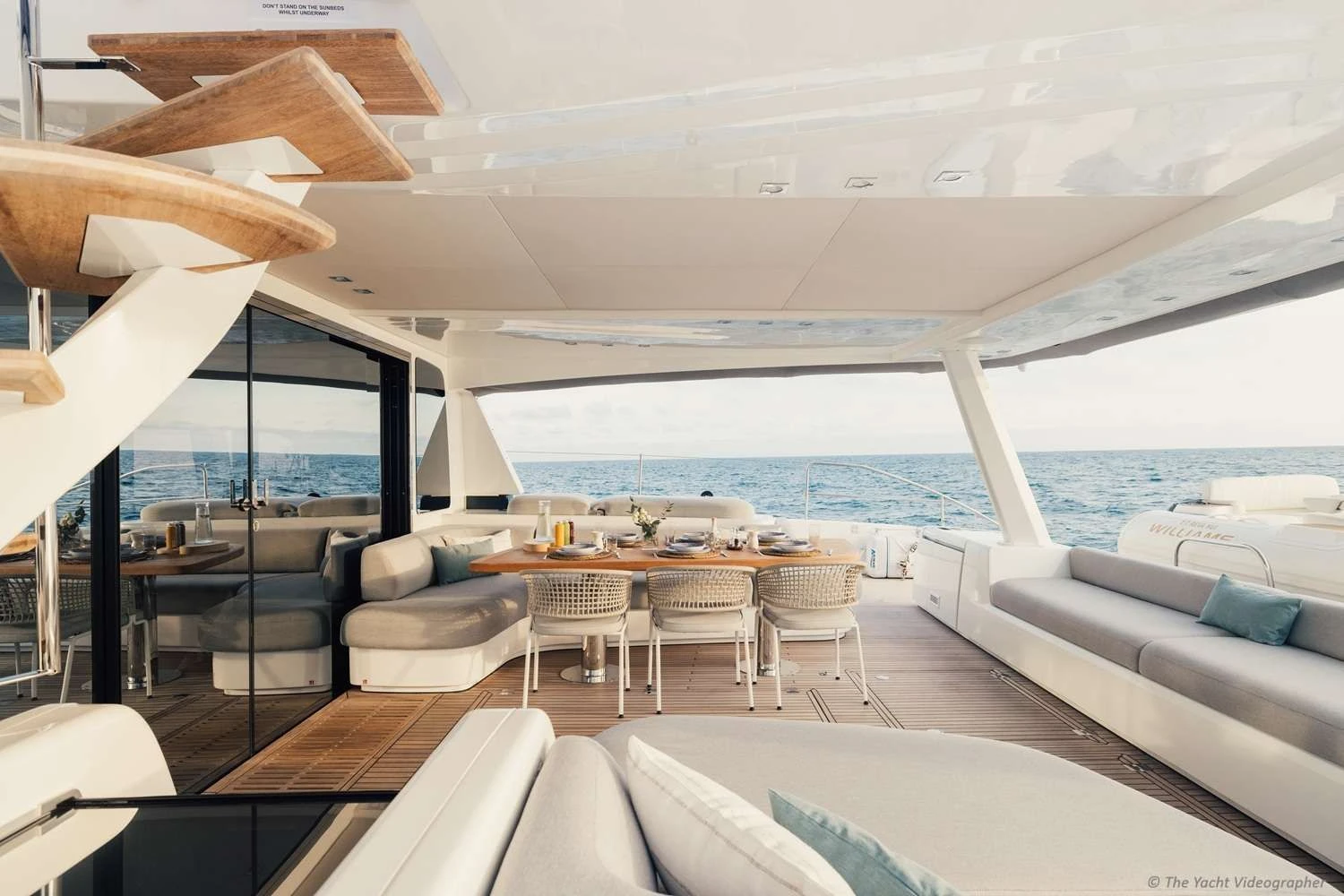 Lagoon Seventy 7 REVA NUI – cockpit dining
