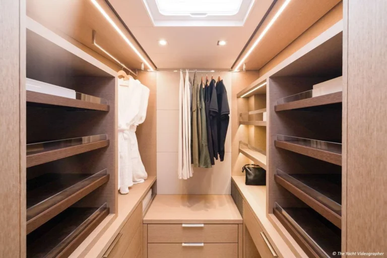 Lagoon Seventy 7 REVA NUI – master walk-in closet