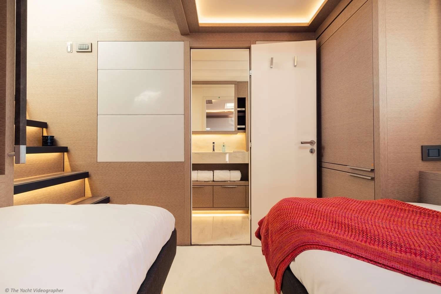 Lagoon Seventy 7 REVA NUI – guest cabin