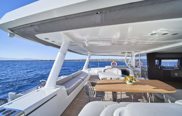 Lagoon Seventy 8 CRAZY HORSE – Aft deck