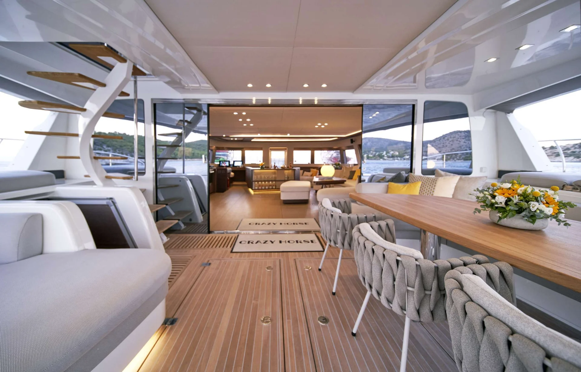 Lagoon Seventy 8 CRAZY HORSE – Aft deck dining and saloon