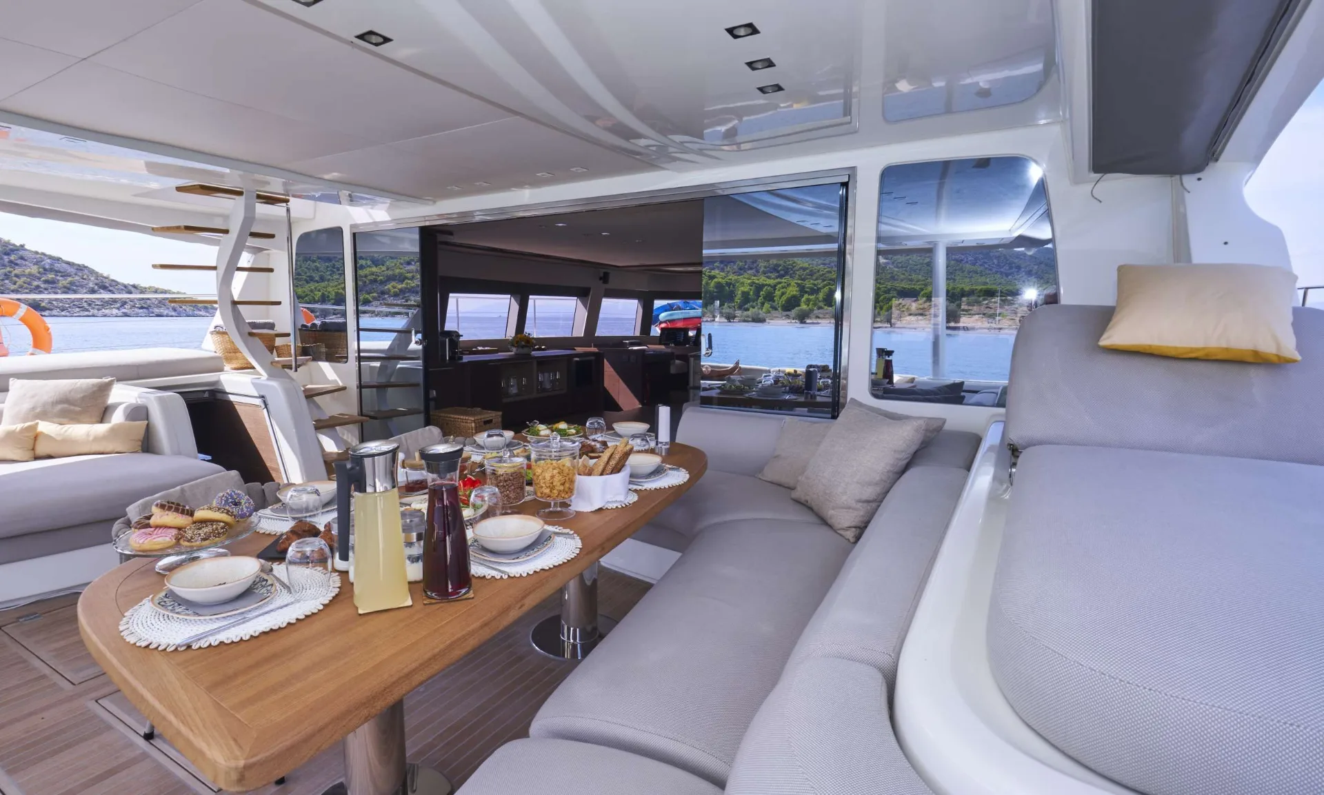 Lagoon Seventy 8 CRAZY HORSE – Aft deck lounge