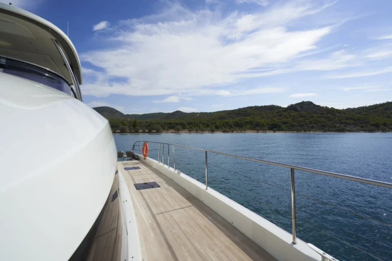 Lagoon Seventy 8 CRAZY HORSE – Side deck