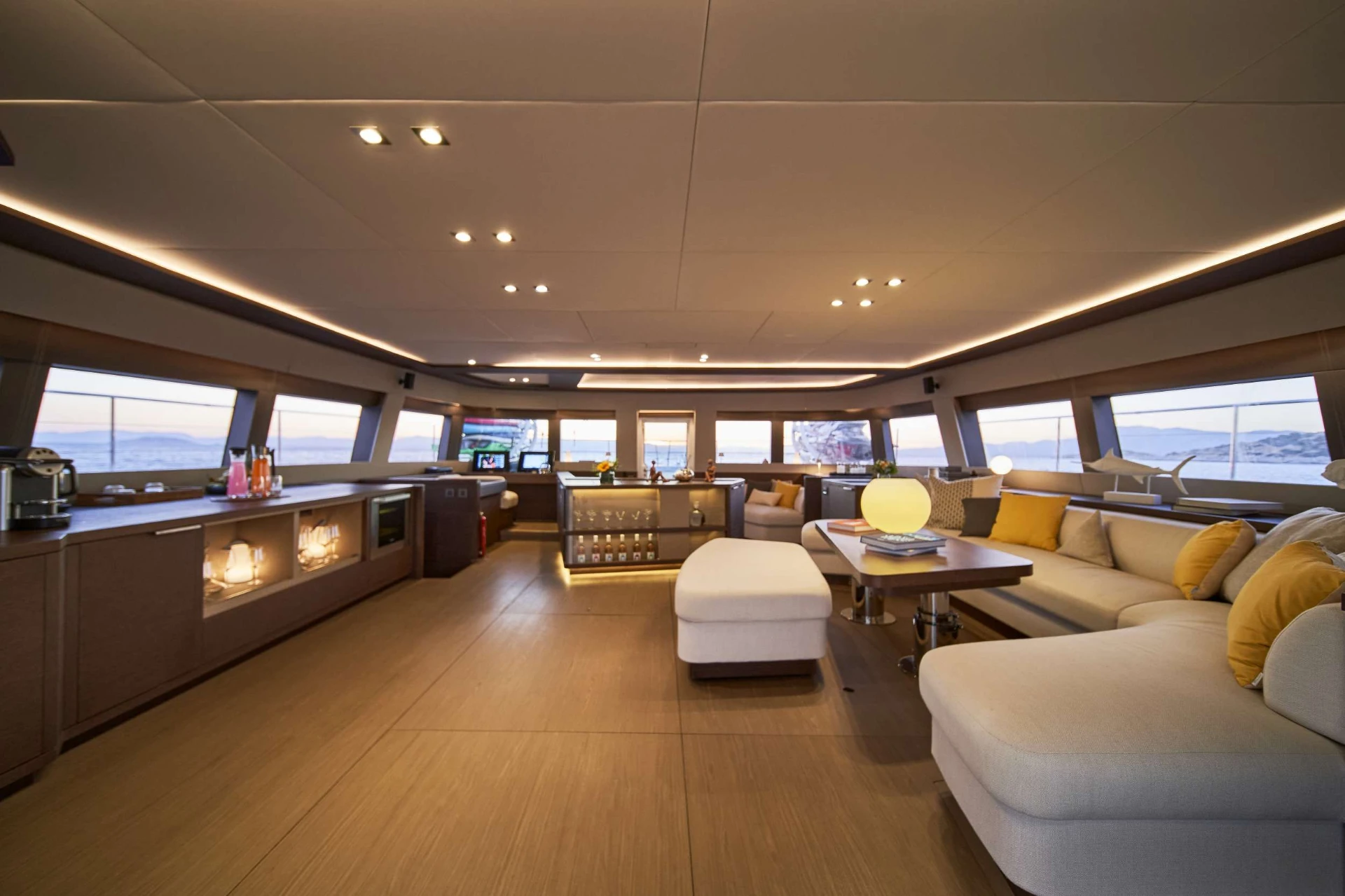 Lagoon Seventy 8 CRAZY HORSE – Main saloon