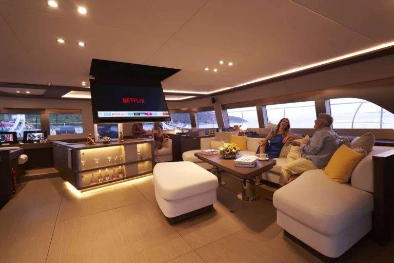 Lagoon Seventy 8 CRAZY HORSE – Saloon lounge and bar