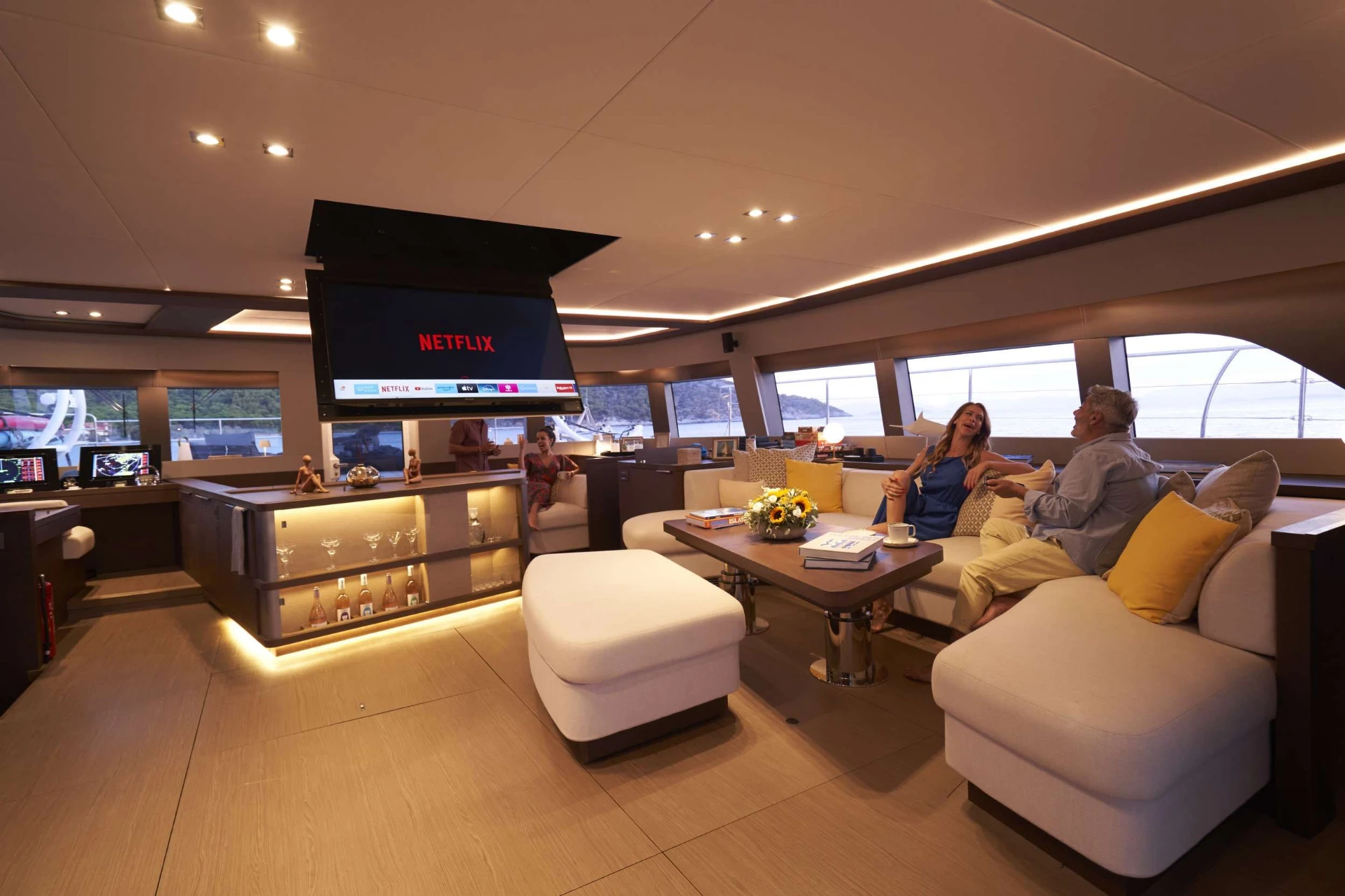 Lagoon Seventy 8 CRAZY HORSE – Saloon lounge and bar