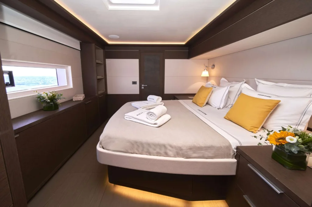 Lagoon Seventy 8 CRAZY HORSE – Queen cabin