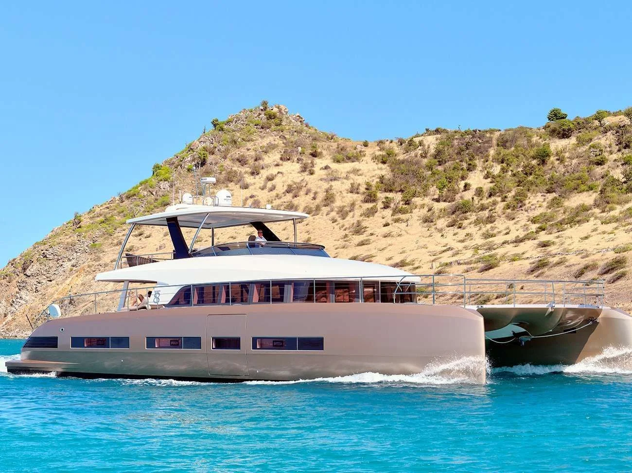 Lagoon Seventy 8 FRENCHWEST – At anchor by the dunes