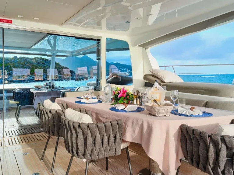 Lagoon Seventy 8 FRENCHWEST – Cockpit dining