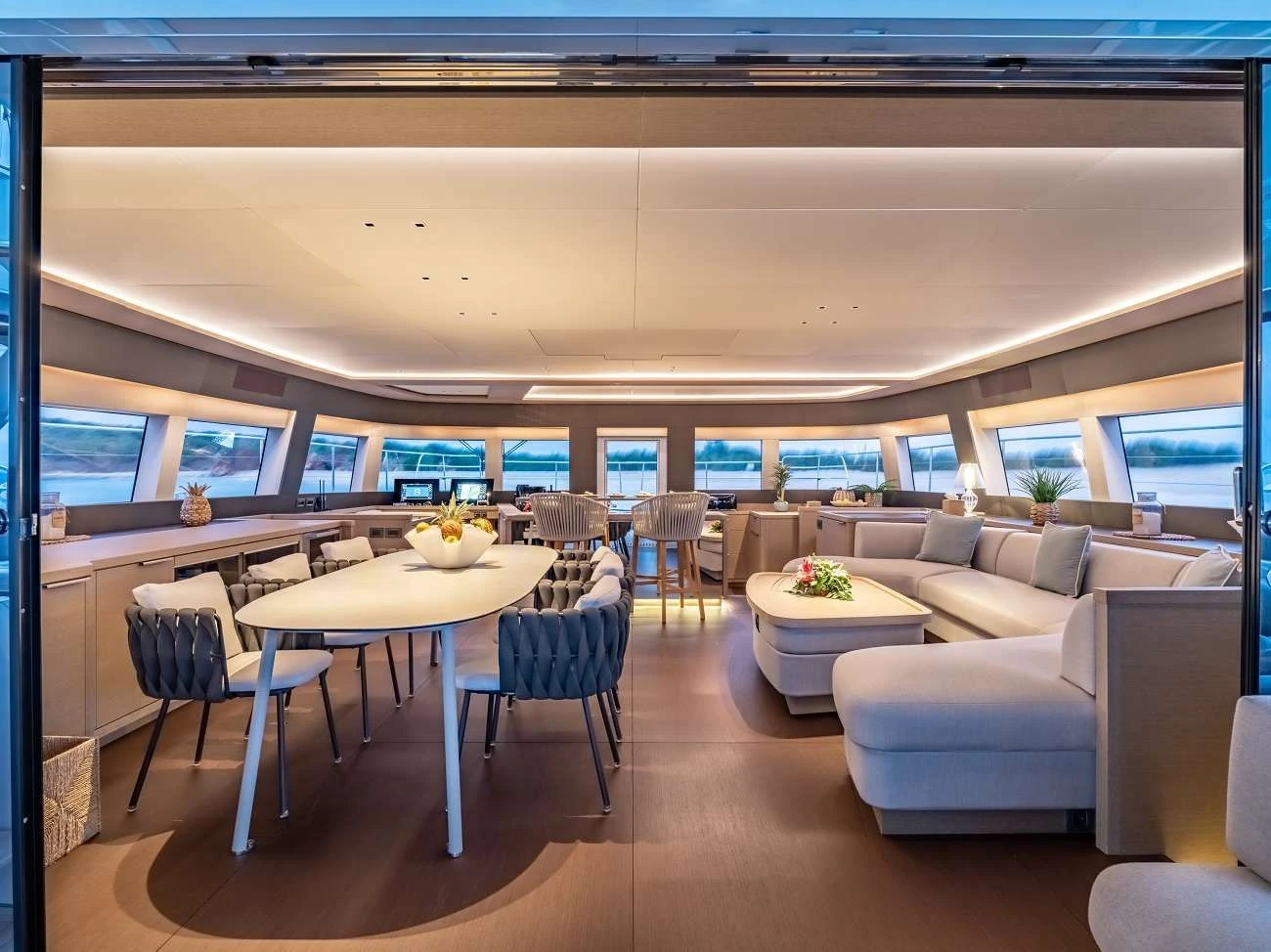 Lagoon Seventy 8 FRENCHWEST – Saloon and dining