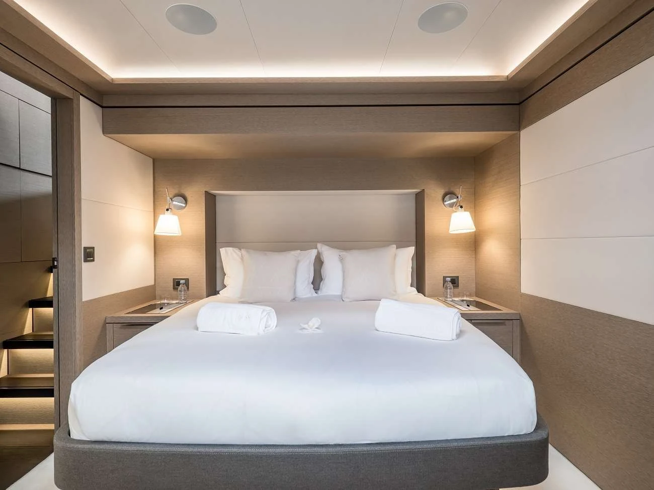 Lagoon Seventy 8 FRENCHWEST – Queen guest cabin