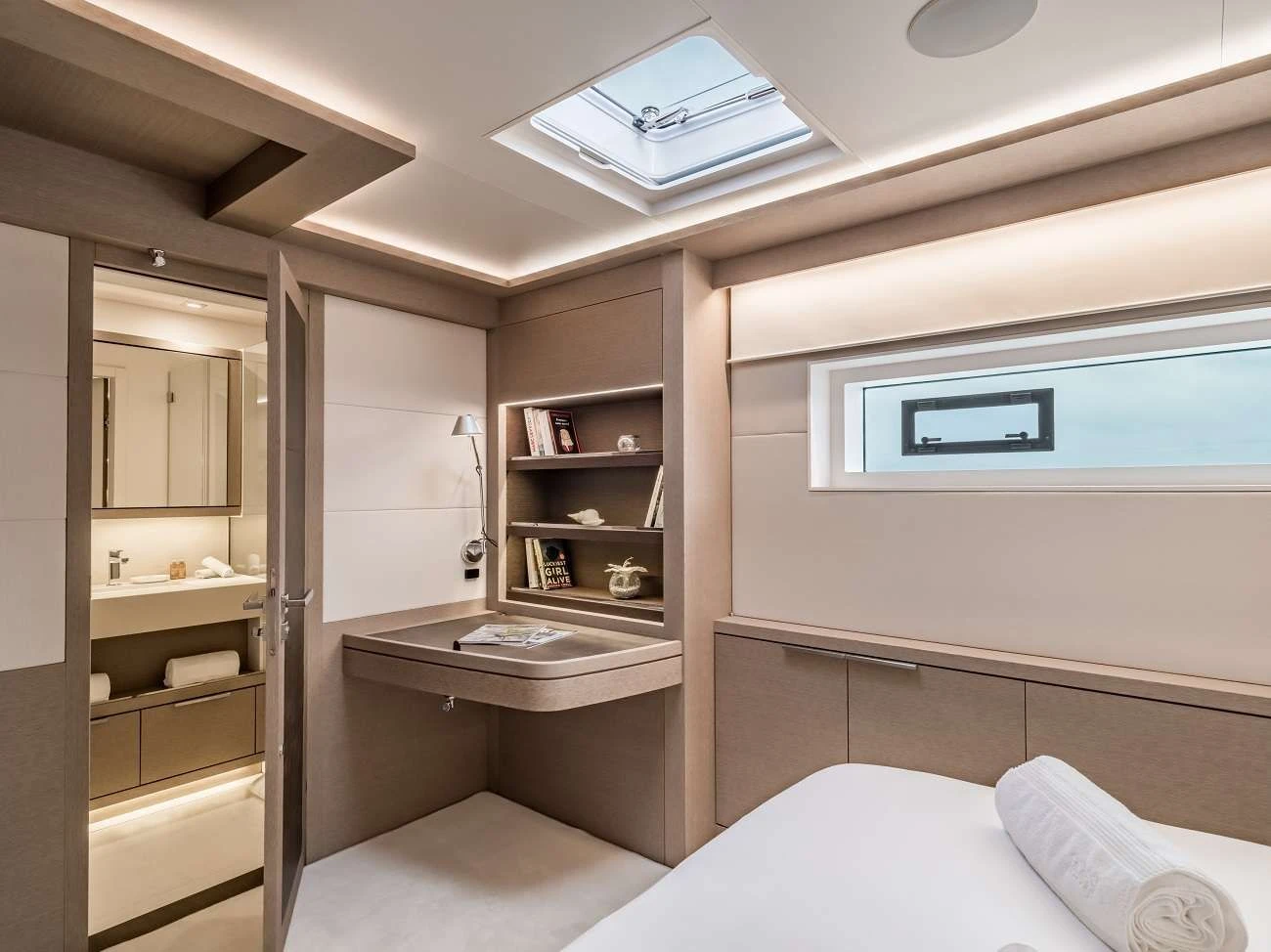 Lagoon Seventy 8 FRENCHWEST – Cabin and vanity