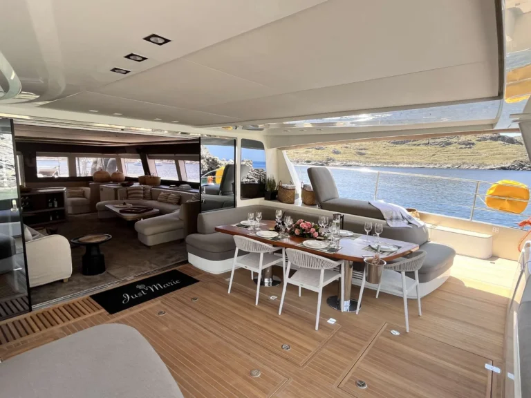 Lagoon Seventy 8 JUST MARIE II – Aft deck and saloon