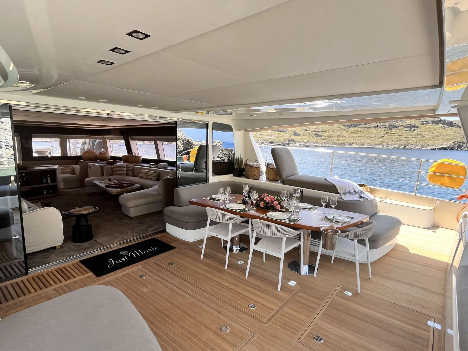 Lagoon Seventy 8 JUST MARIE II – Aft deck and saloon
