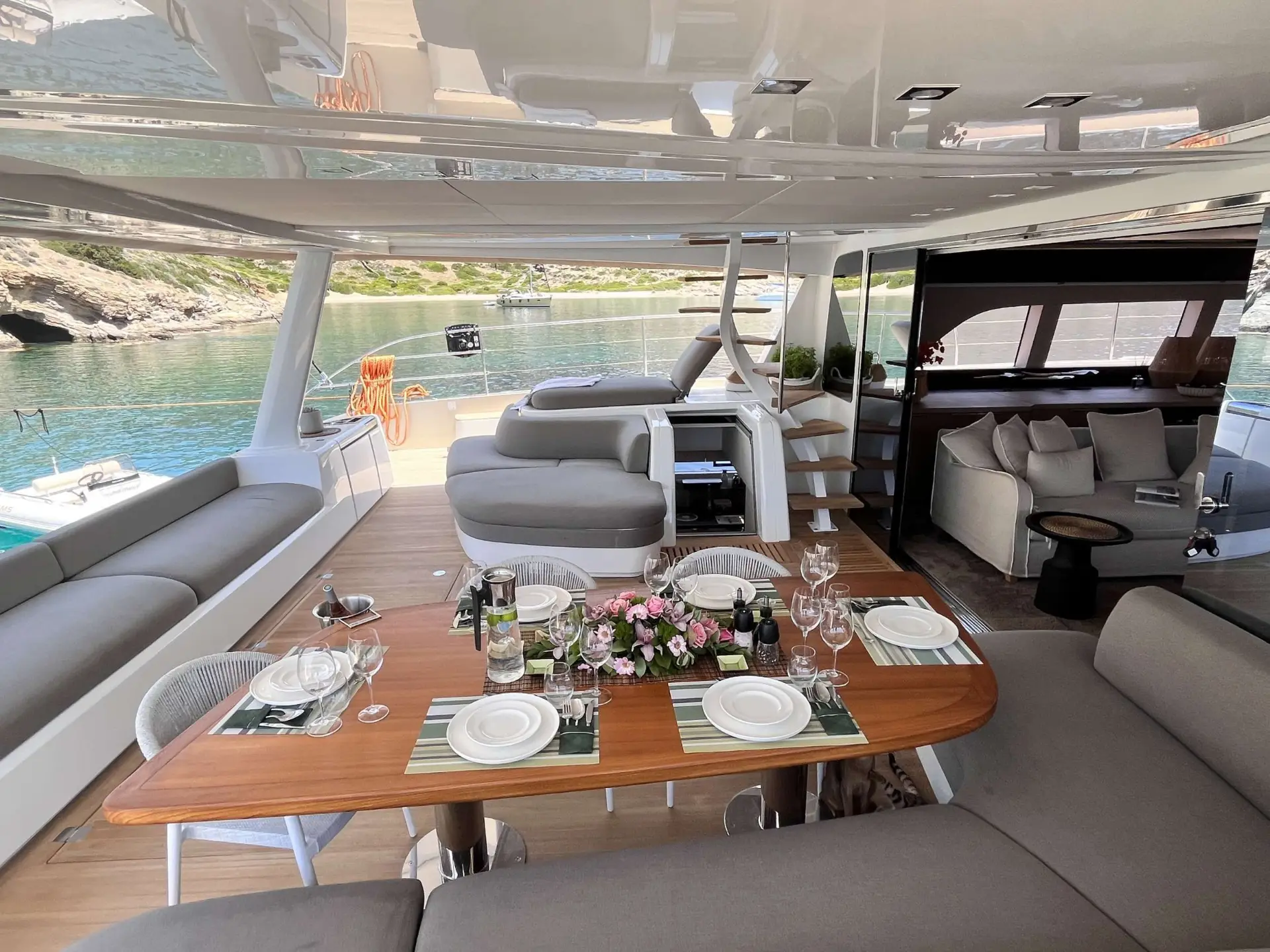 Lagoon Seventy 8 JUST MARIE II – Aft deck dining