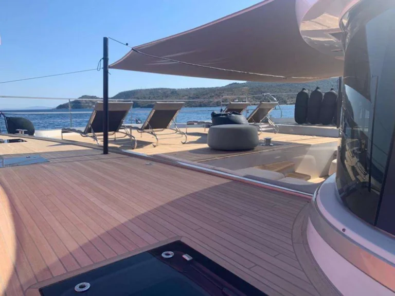 Lagoon Seventy 8 JUST MARIE II – Foredeck sunbeds