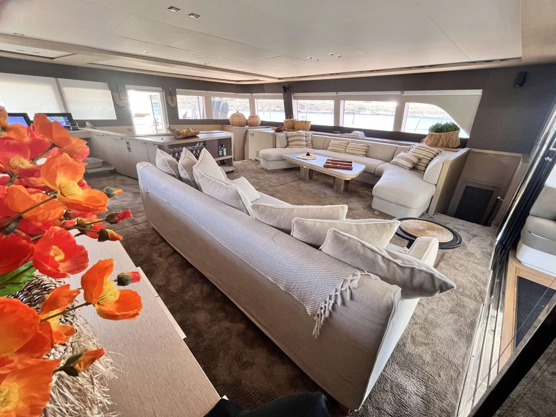 Lagoon Seventy 8 JUST MARIE II – Main saloon