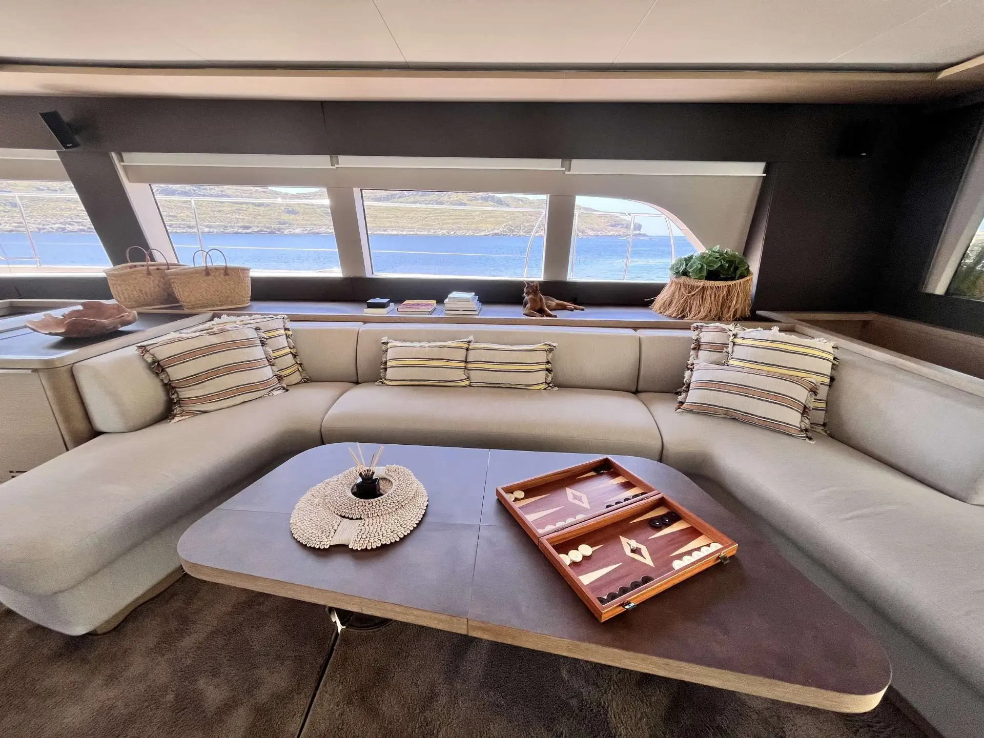 Lagoon Seventy 8 JUST MARIE II – Saloon seating
