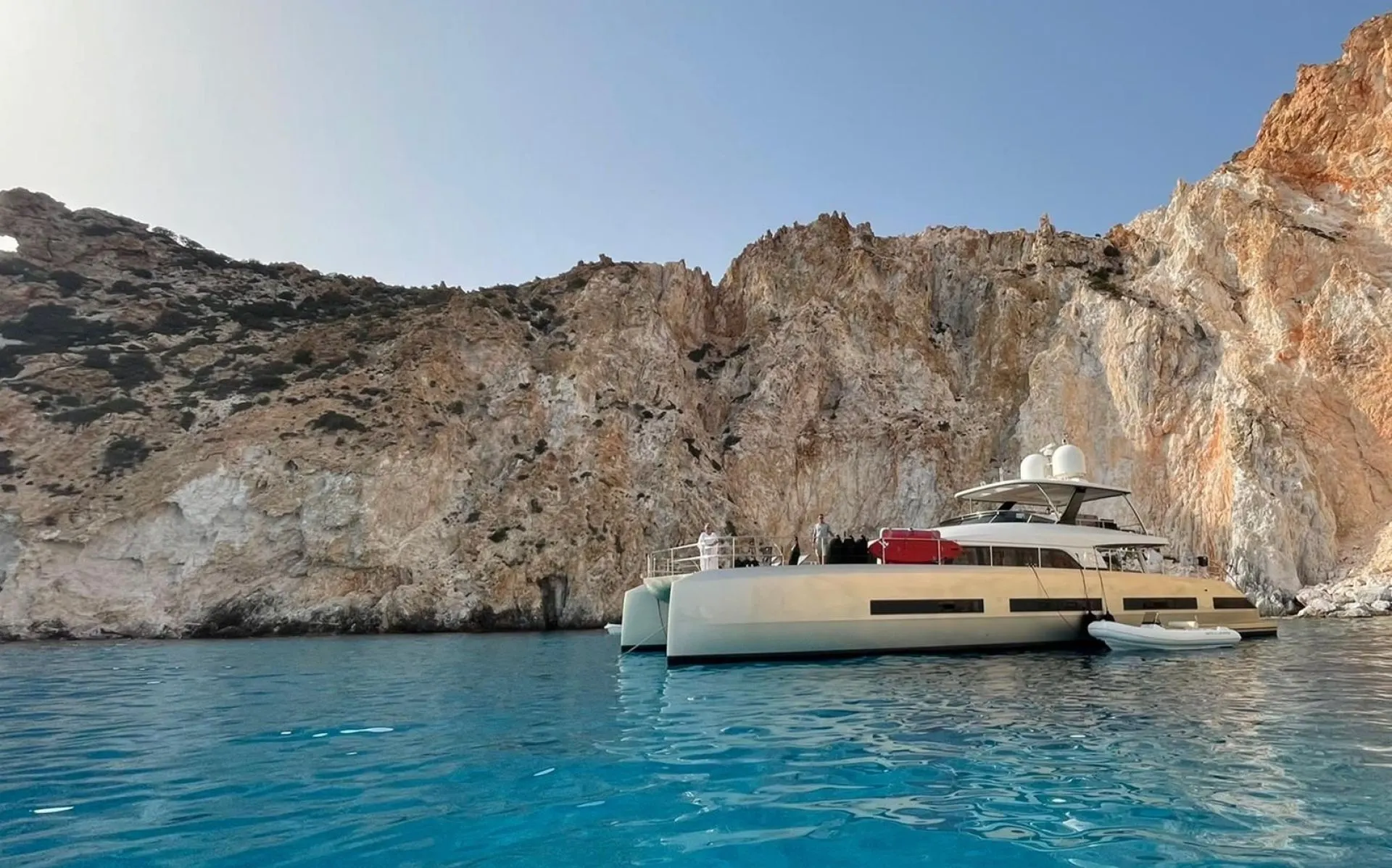Lagoon Seventy 8 JUST MARIE II – Anchored by white cliffs