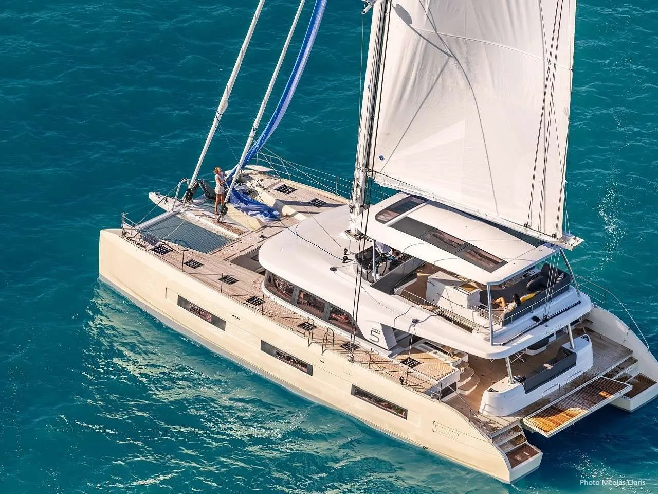 Lagoon Sixty 5 REVE BLEU – under sail