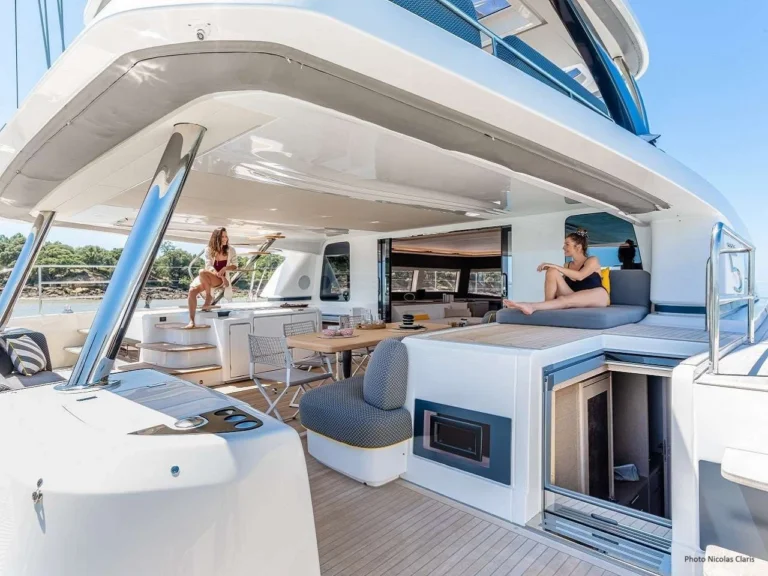 Lagoon Sixty 5 REVE BLEU – cockpit dining