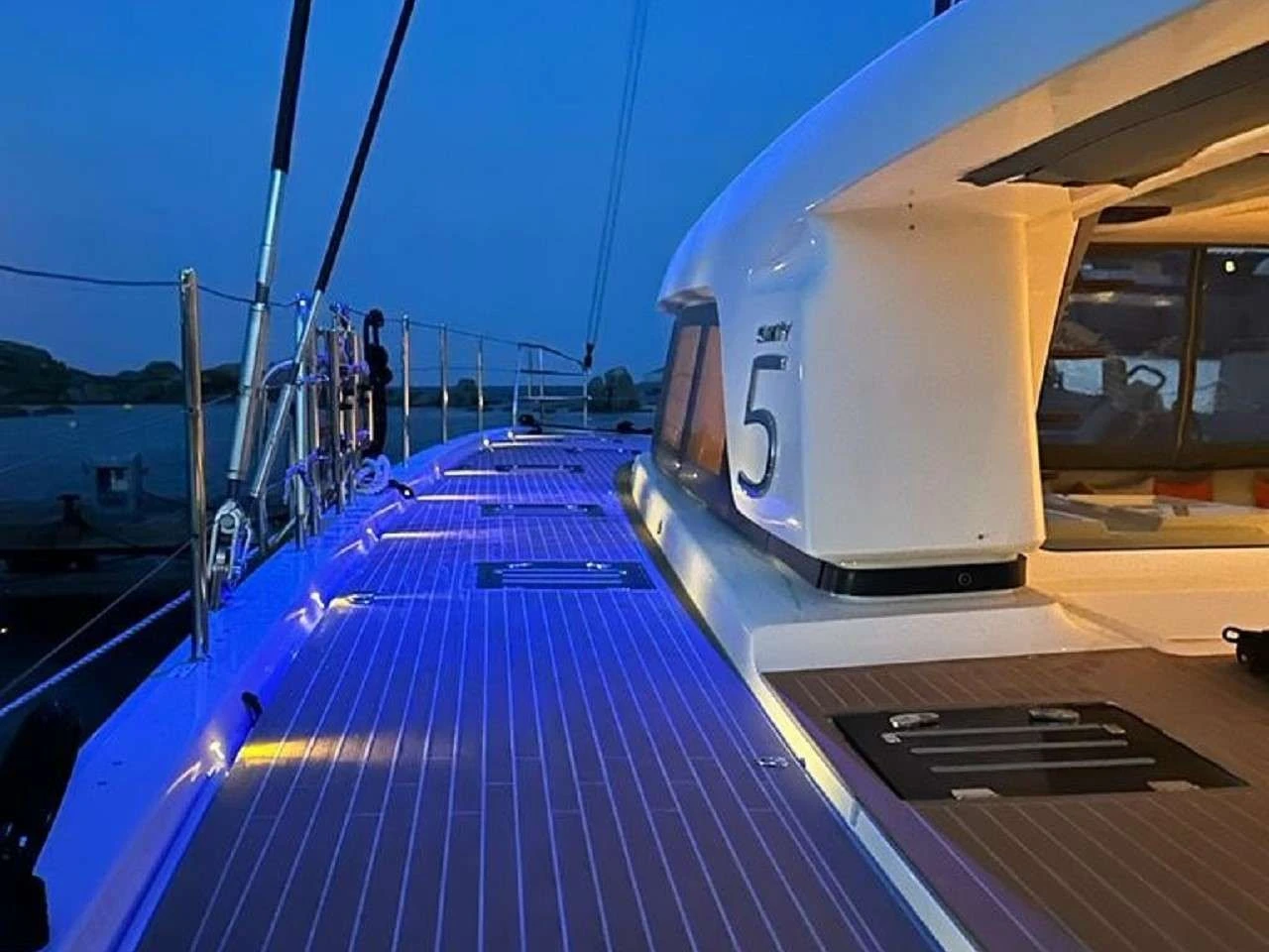Lagoon Sixty 5 REVE BLEU – deck lighting at night