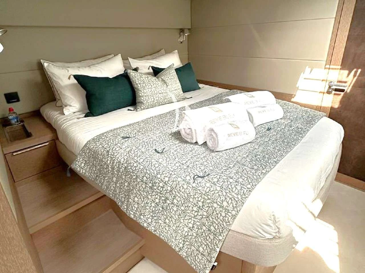 Lagoon Sixty 5 REVE BLEU – guest cabin
