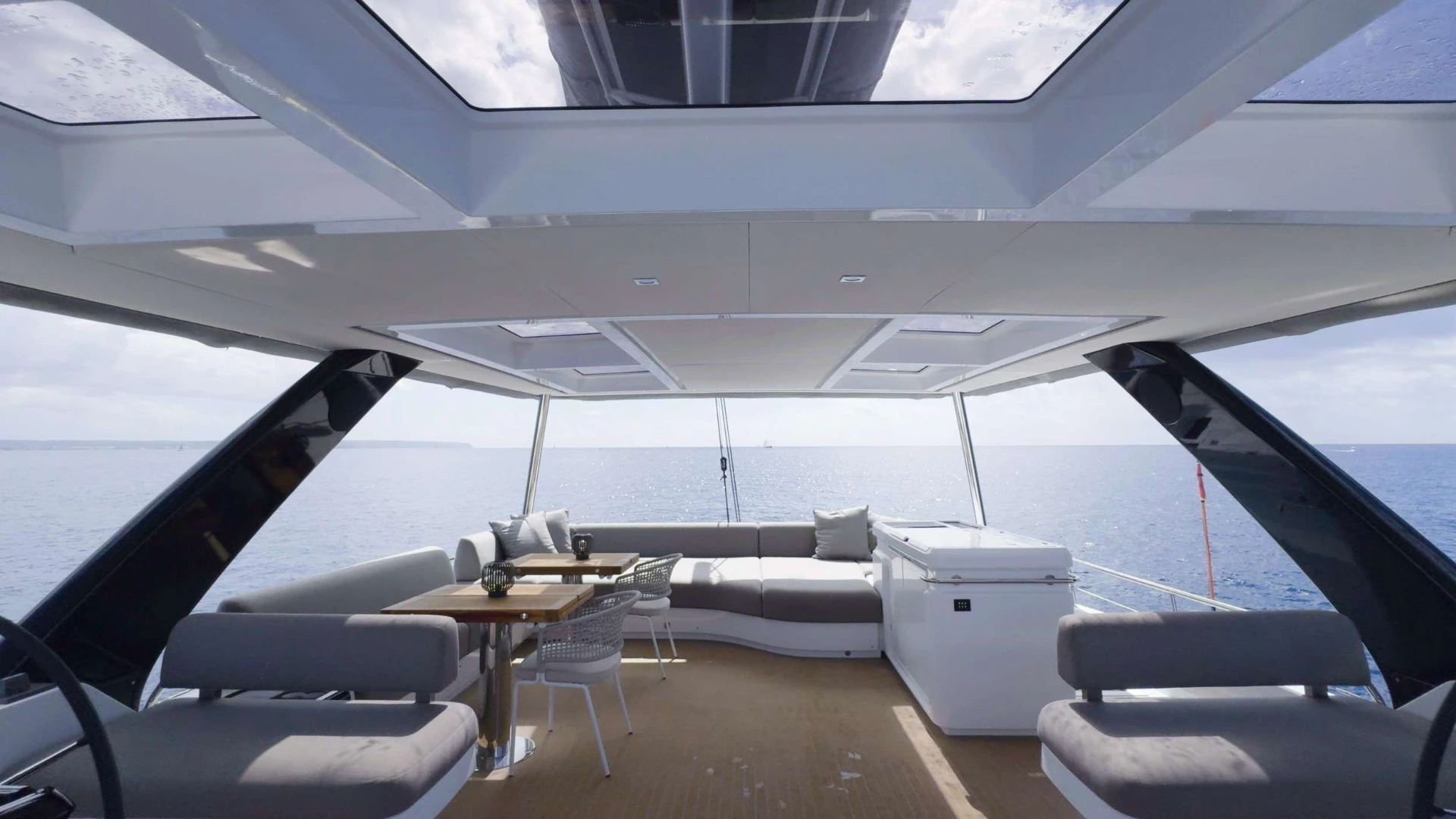 Lagoon Sixty 5 TRIWING ENDOR – flybridge