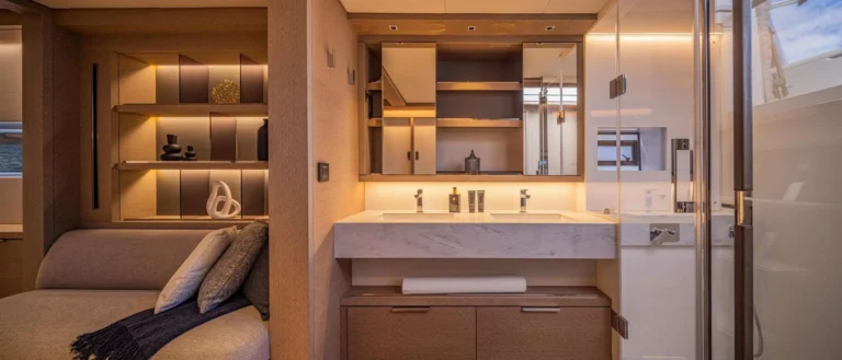 Lagoon Sixty 5 TRIWING ENDOR – ensuite bathroom