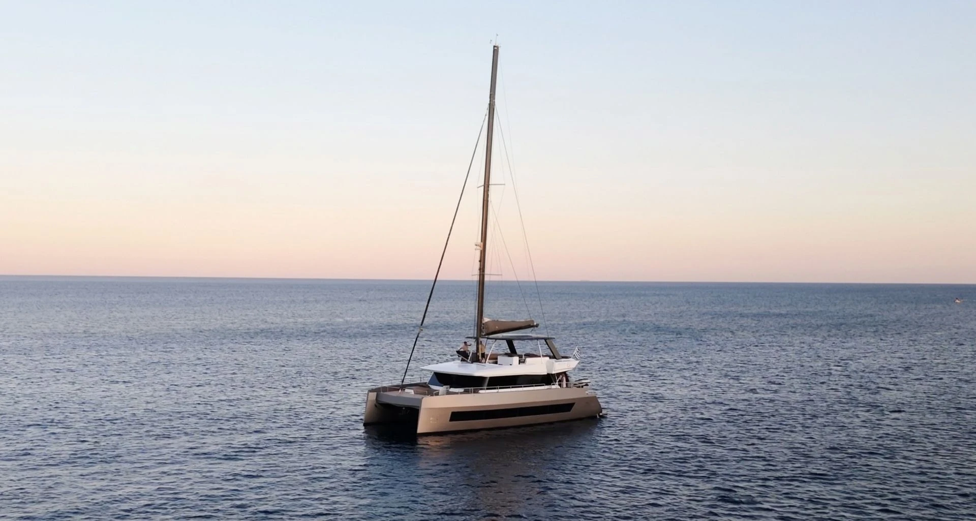 Moon 60 MOONLIGHT – At anchor at dusk