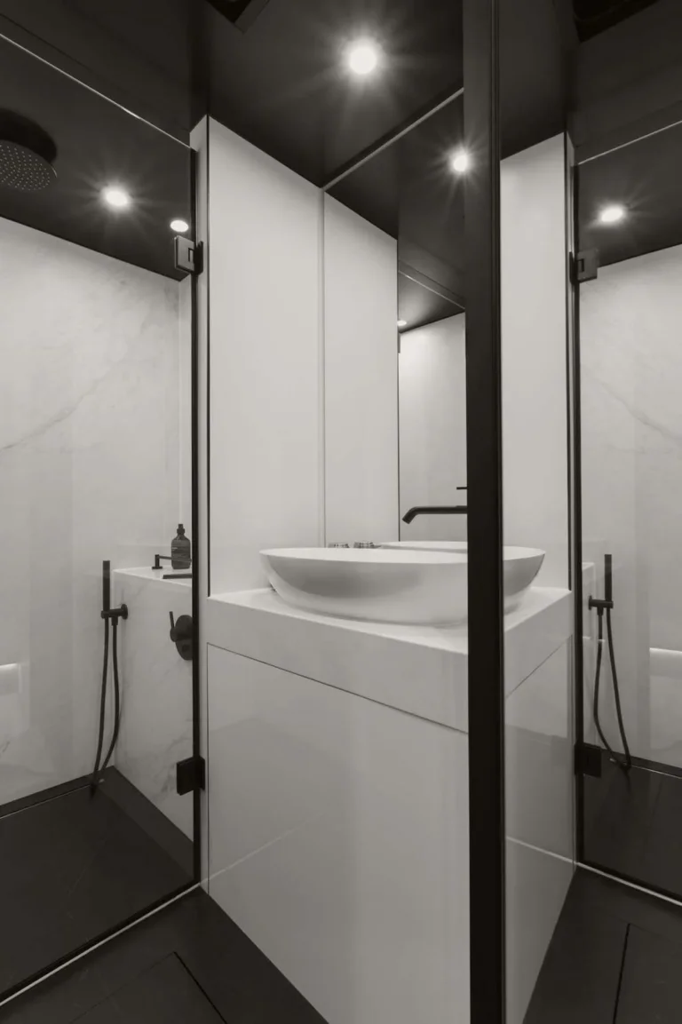 Moon 60 MOONLIGHT – Master bathroom