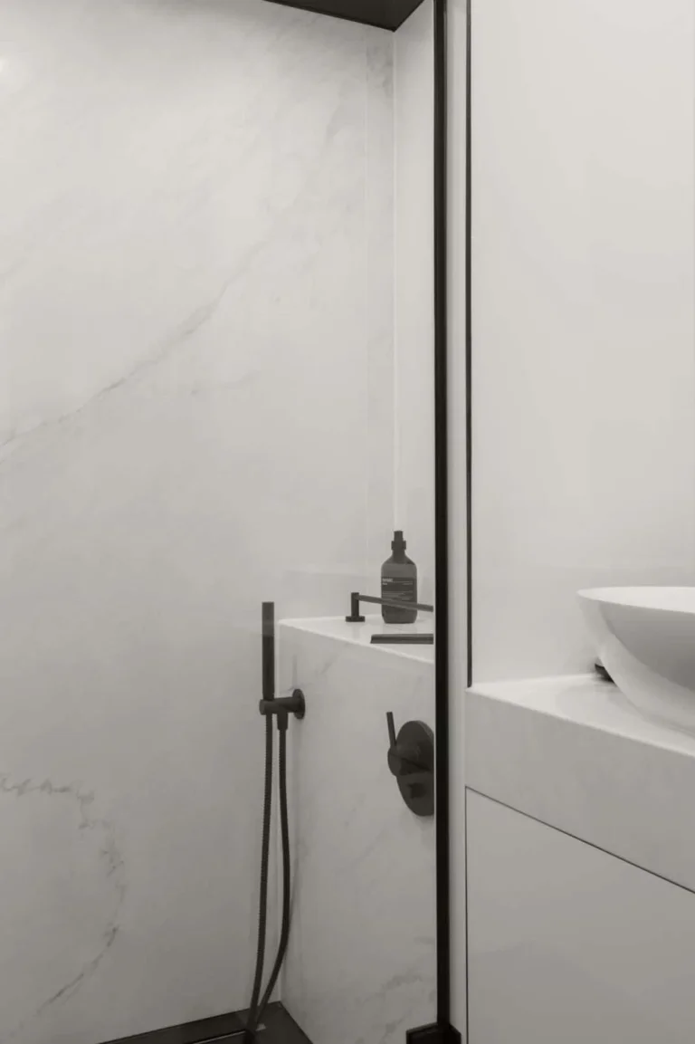 Moon 60 MOONLIGHT – Bathroom detail
