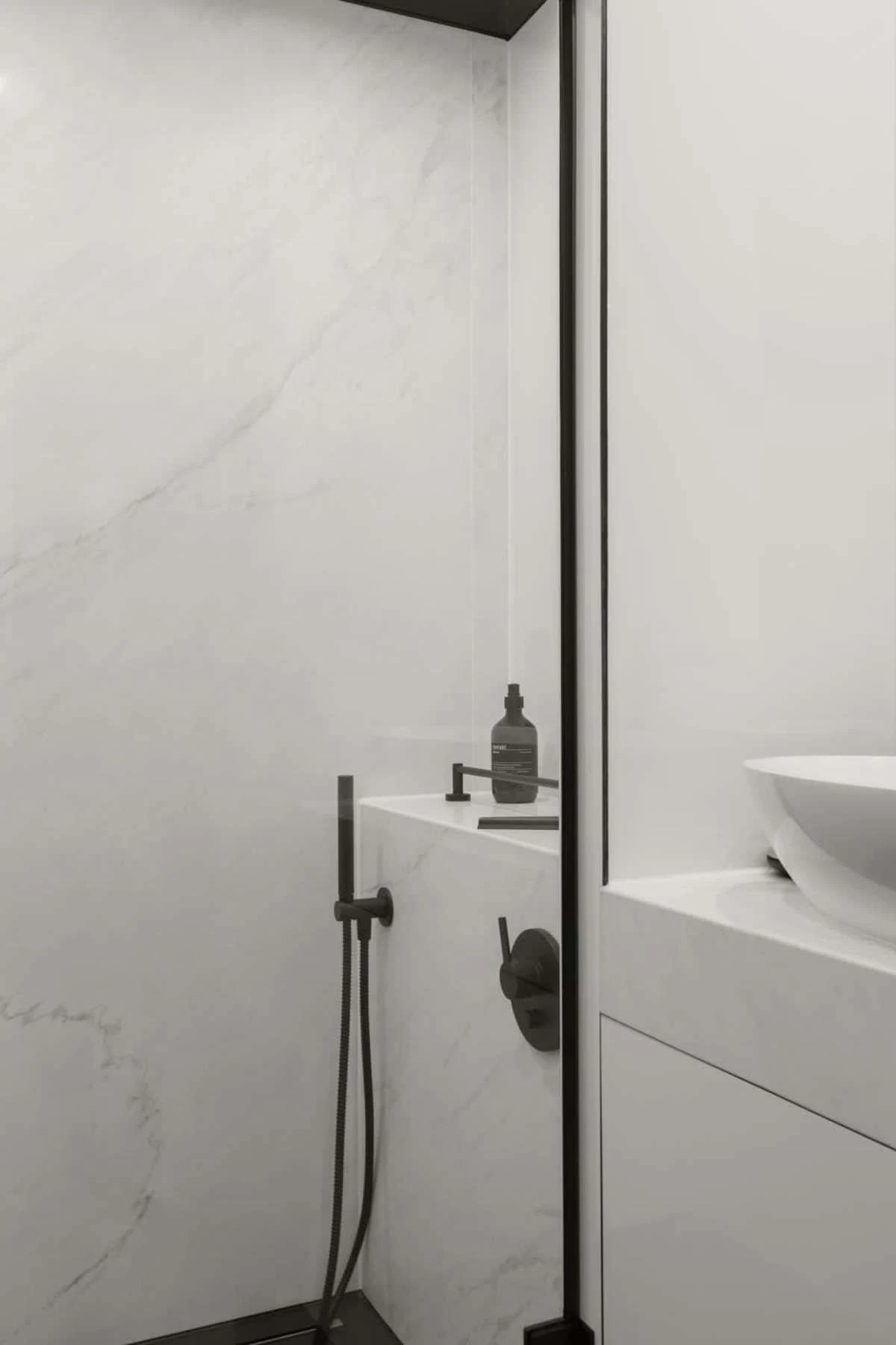 Moon 60 MOONLIGHT – Bathroom detail