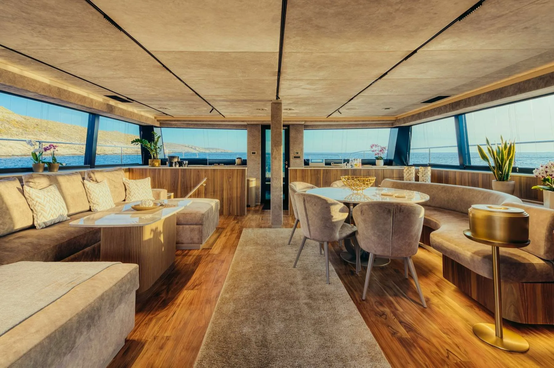 Moon 60 HONEYMOON – Main saloon