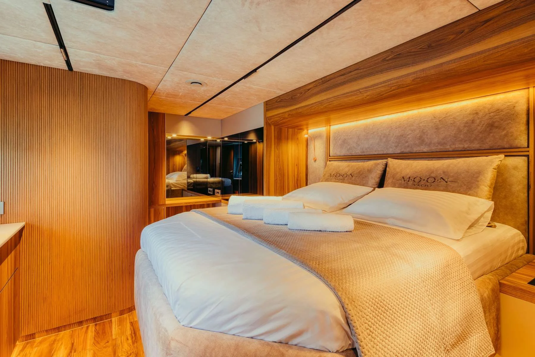 Moon 60 HONEYMOON – Owner cabin