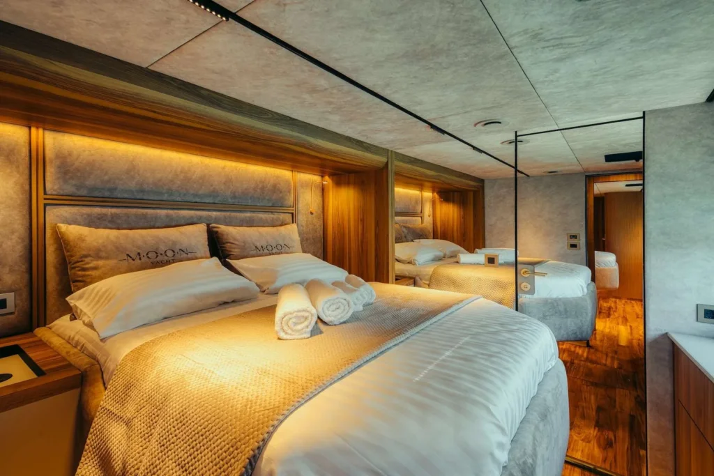 Moon 60 HONEYMOON – VIP cabin
