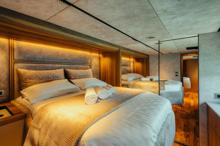 Moon 60 HONEYMOON – VIP cabin