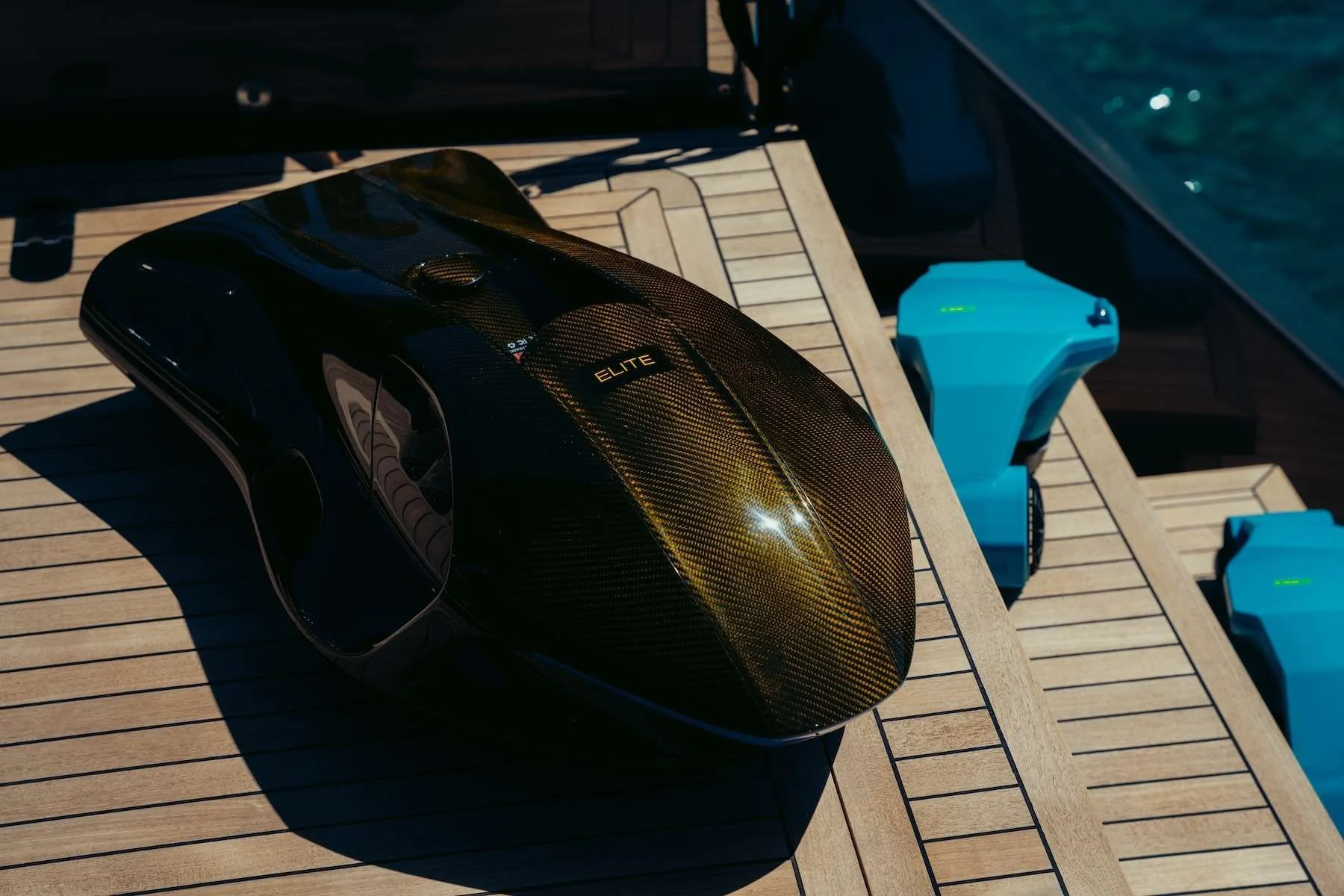 Moon 60 HONEYMOON – Seabob on the swim platform