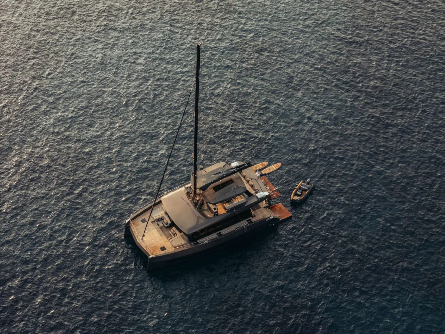 Moon 60 HONEYMOON – Aerial view under way